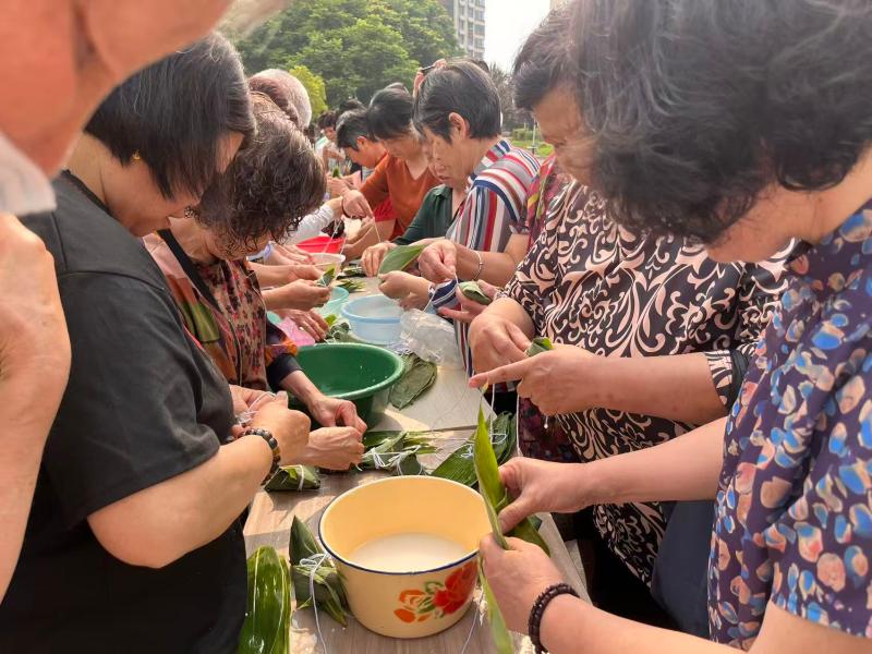 粽叶飘香迎端午 共建和谐邻里情——市重点工程处联合建来社区开展传统文化活动