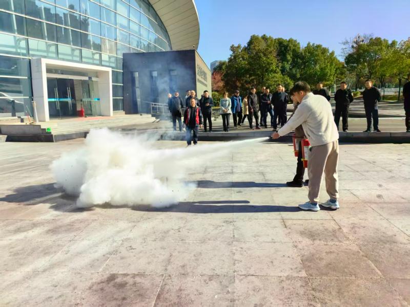 以练促防 防患未“燃”--市重点工程处联合市城建档案馆开展2025年机关消防培训和消防安全应急演练活动