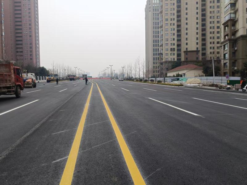 长安北路（天河西路至解放北路交口段）改造工程完成沥青摊铺 项目建设再提速