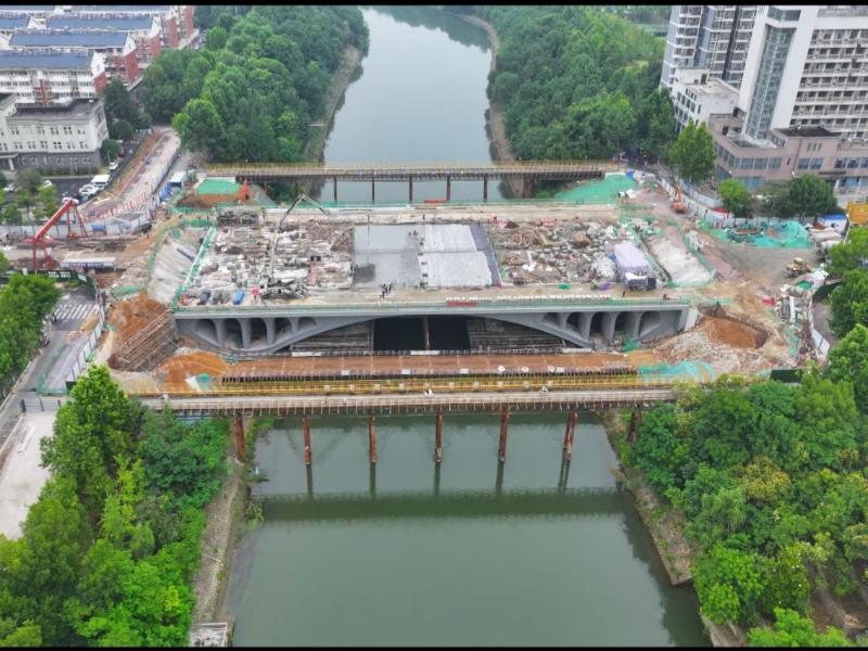 五里墩大桥主体工程顺利合龙