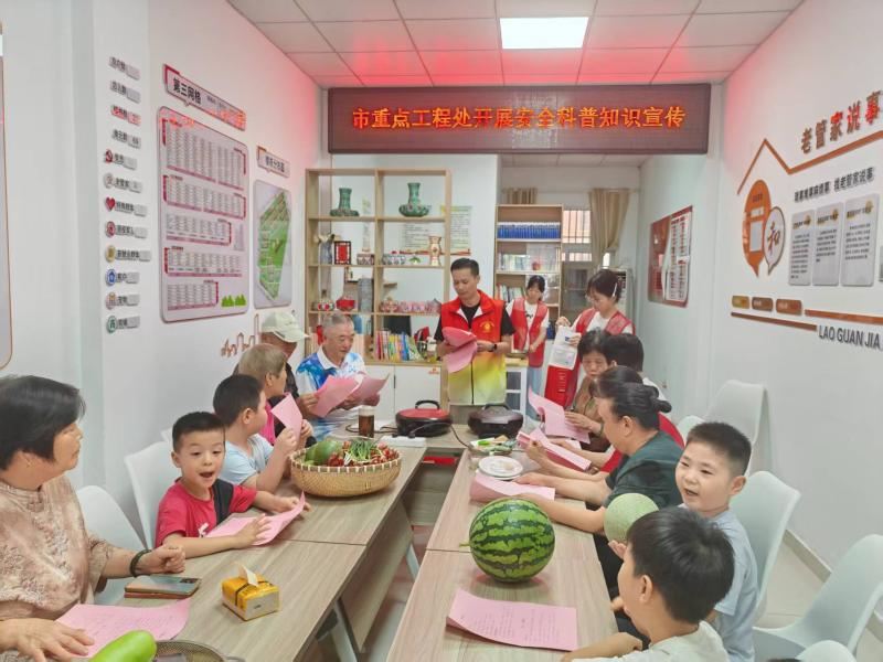 巧手伴成长 安全入童心--市重点工程处赴建来社区开展公益活动